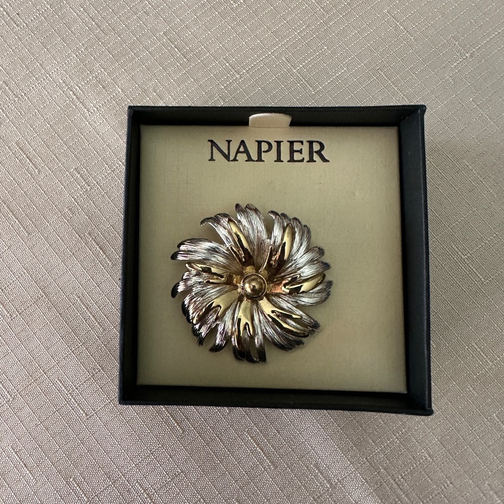 Decorative Fashion Brooch